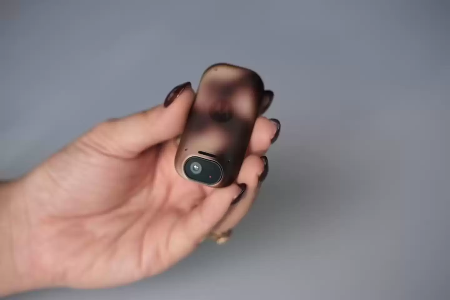 摩托罗拉首款“AI感知伴侣”硬件曝光:像饰品、无屏幕,做你的“第二双眼”