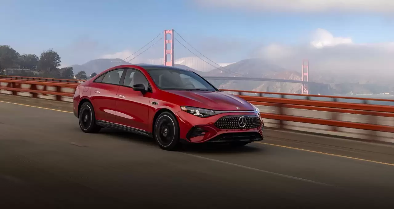 黄仁勋宣布首次为奔驰CLA引入英伟达“L2++”AI端到端驾驶辅助软件DRIVE AV，新车预计年底前上市