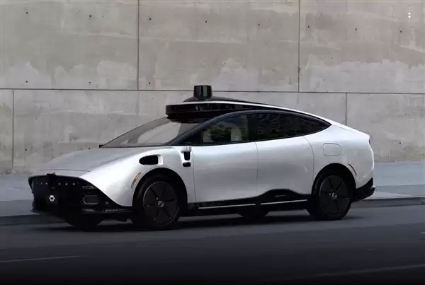 全球首款可折叠方向盘亮相：L4级自驾时自动 “隐身”” h=