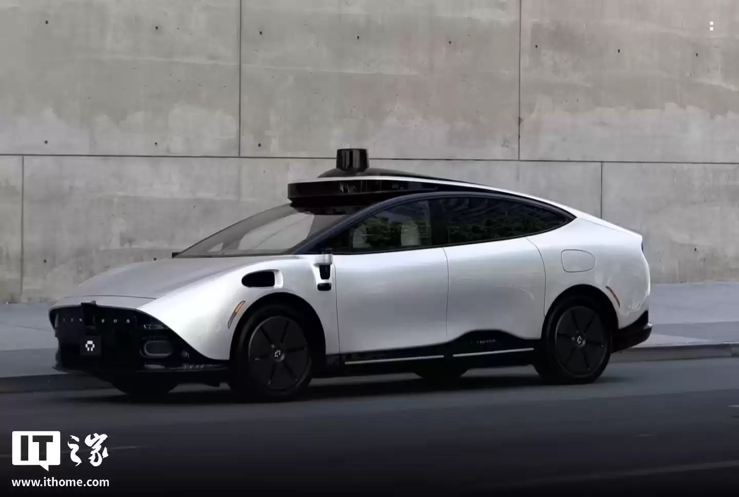 全球首款自动驾驶可折叠方向盘问世，可自动收起为乘客腾空间