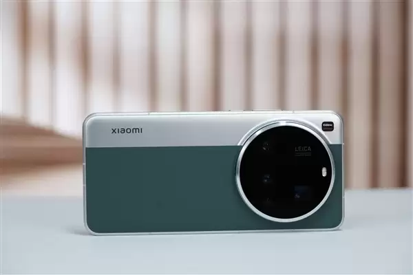 韩国总统李在明晒出中国行视频 网友发现他用小米手机自拍