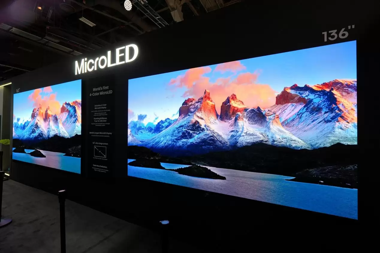 老外对屏狂拍!海信全新一代RGB-Mini LED电视首次亮相轰动CES2026