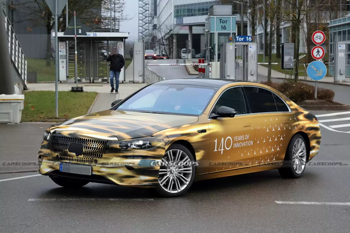 下一代奔驰 S 级将同时提供燃油、纯电车型,不再沿用现款 EQS 设计