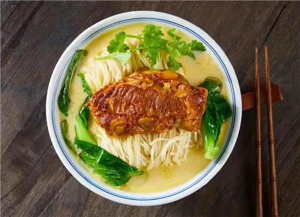 和府捞面只有面现煮引发热议：三四十一碗 浇头和汤底都是袋装