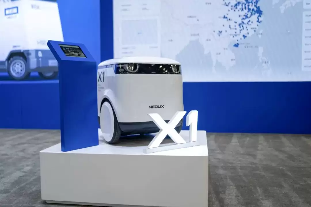 新石器 X1 无人车 CES 2026 发布：小巧尺寸能坐电梯，物流配送到家