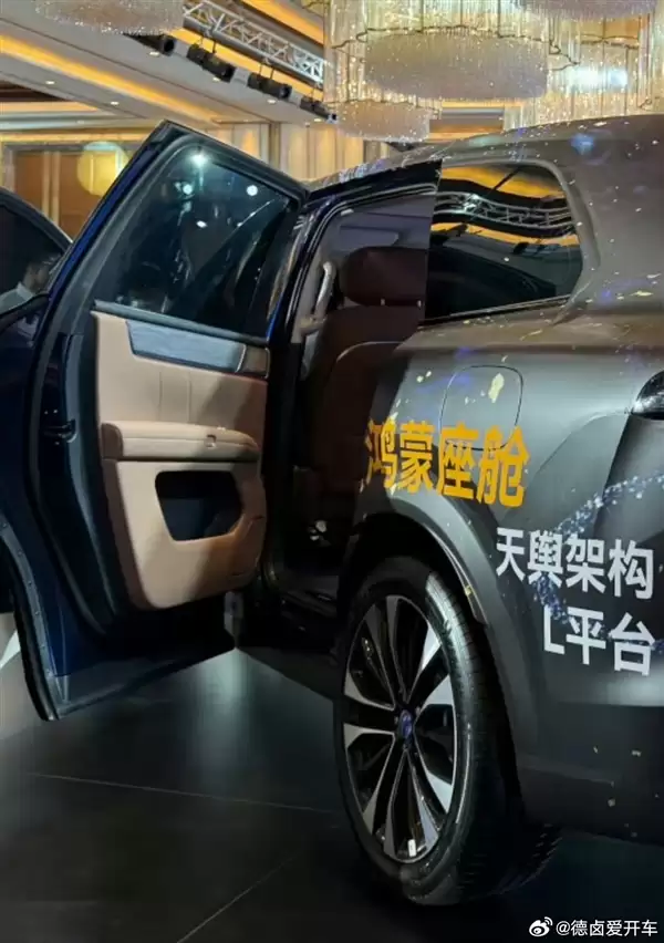 问界M9亲民平替 宝骏华境S内饰曝光:新势力有的基本都配齐