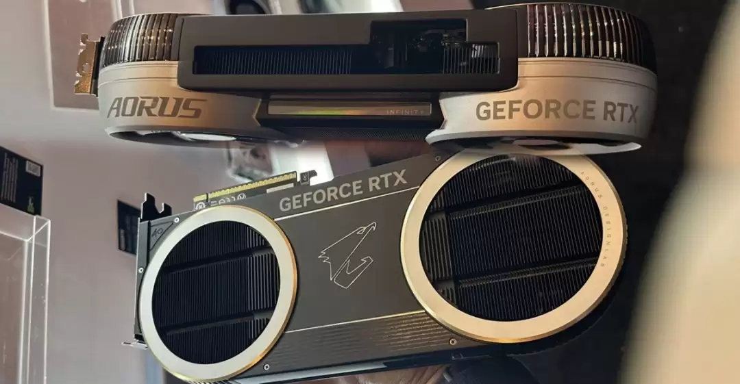 技嘉发布AORUS RTX 5090 INFINITY显卡:三风扇+创新散热