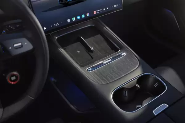 新一代小米SU7内饰官图首发！雷军：这个氛围灯 是不是还可以