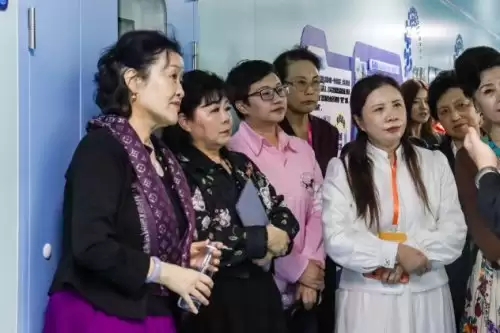 中国女企业家协会会长李谠一行到海南省干细胞工程中心考察交流