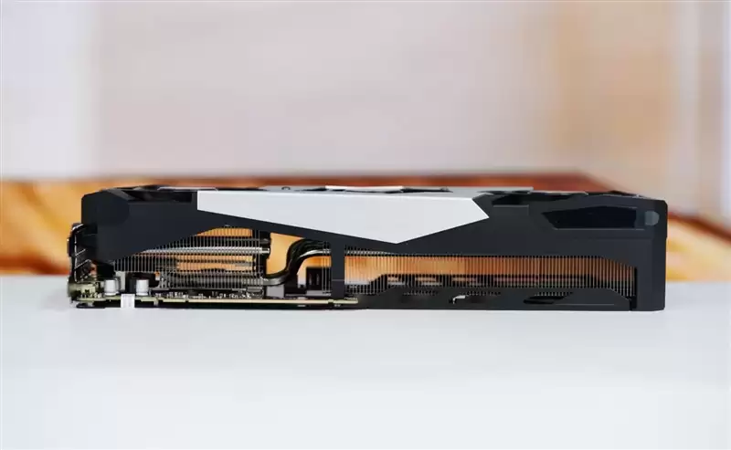 映众RTX 5060 Ti 16GB超级冰龙显卡评测:解锁190W功率 RTX 5060 Ti的最强形态