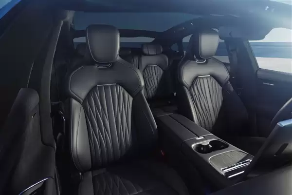 新一代小米SU7内饰官图首发！雷军：这个氛围灯 是不是还可以