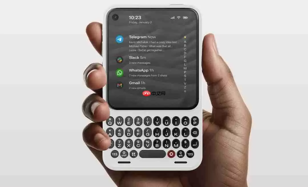 告别虚拟按键！Clicks Communicator实体键盘手机怀旧登场 点燃你的黑莓魂