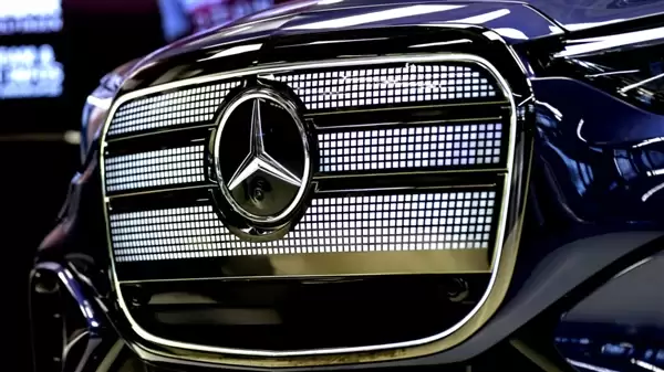 销量不佳奔驰要砍掉EQS！下一代S级燃油、纯电都要卖