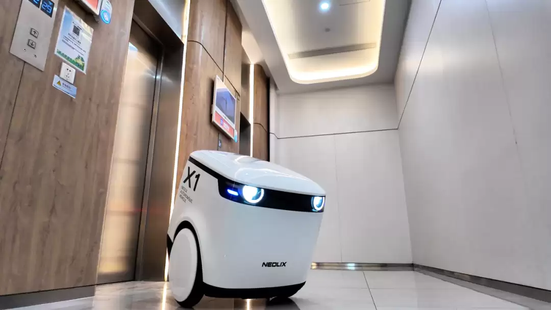 新石器 X1 无人车 CES 2026 发布：小巧尺寸能坐电梯，物流配送到家
