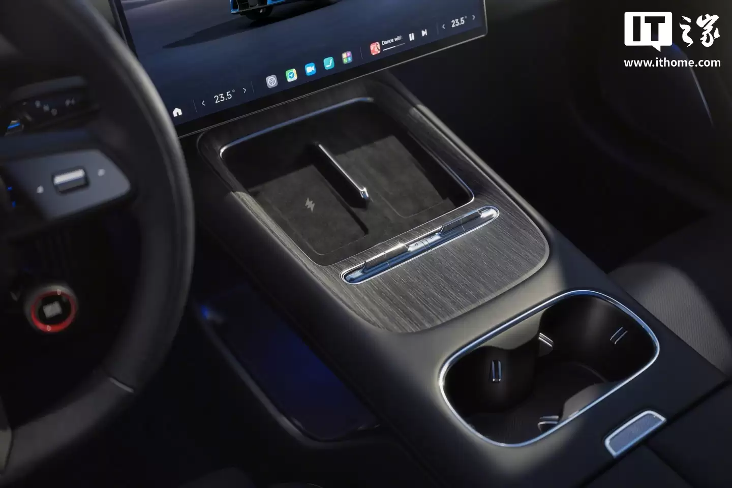 新一代小米 SU7 可选四款内饰，雷军回应“黑色被指老登风”