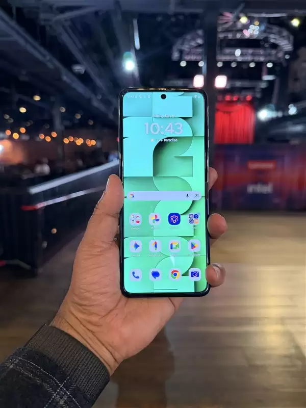 最独特的小折叠！moto razr FIFA世界杯2026定制版发布：4900元