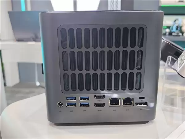 雷神MIX+STATION迷你主机亮相：搭载AMD AI Max+ 395处理器