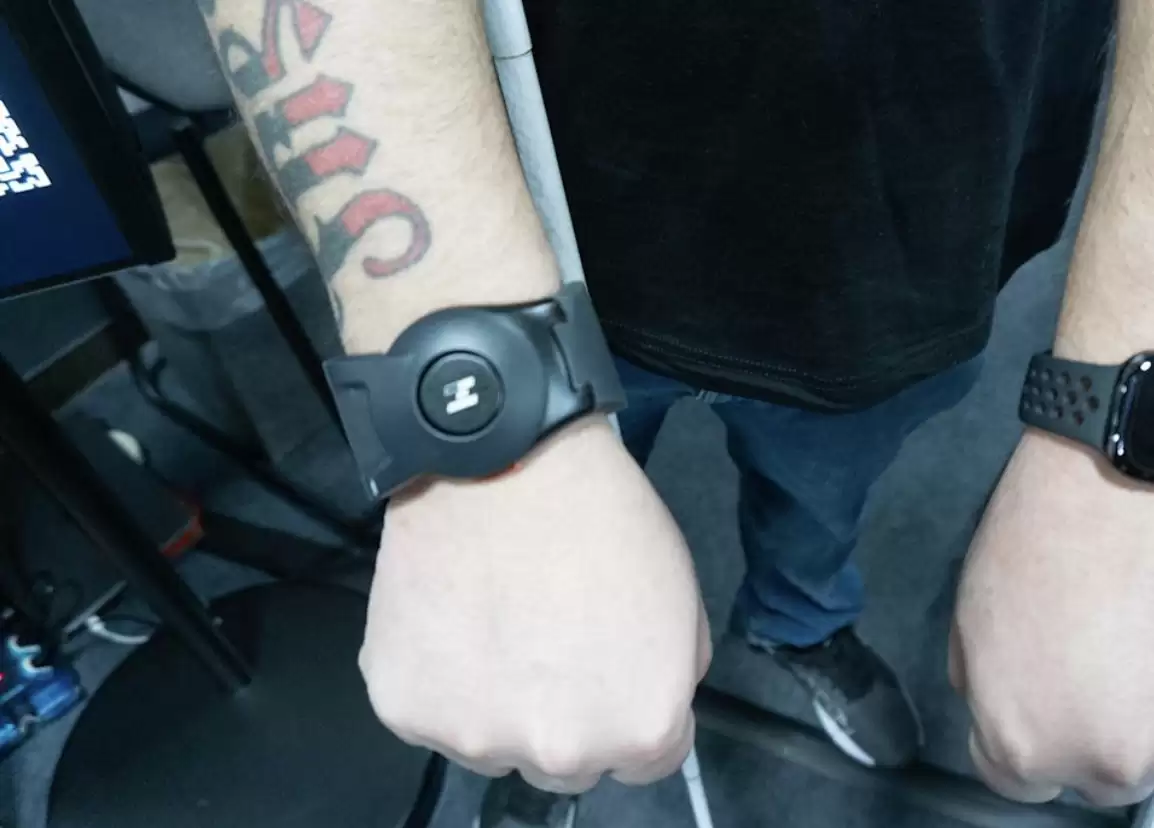 Hapware推Aleye智能腕带：震感触控助医生识别患者情绪