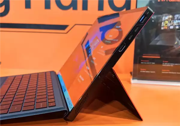 壹号本Super V二合一本领相CES：搭载酷睿Ultra X7 358H