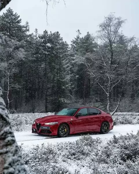 阿尔法·罗密欧Giulia限时优惠7万，30.3万起售，操控出众吸引众车迷