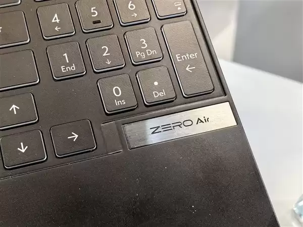 雷神ZERO Air轻薄游戏本实机首秀：仅1.58kg 160W双满血性能释放