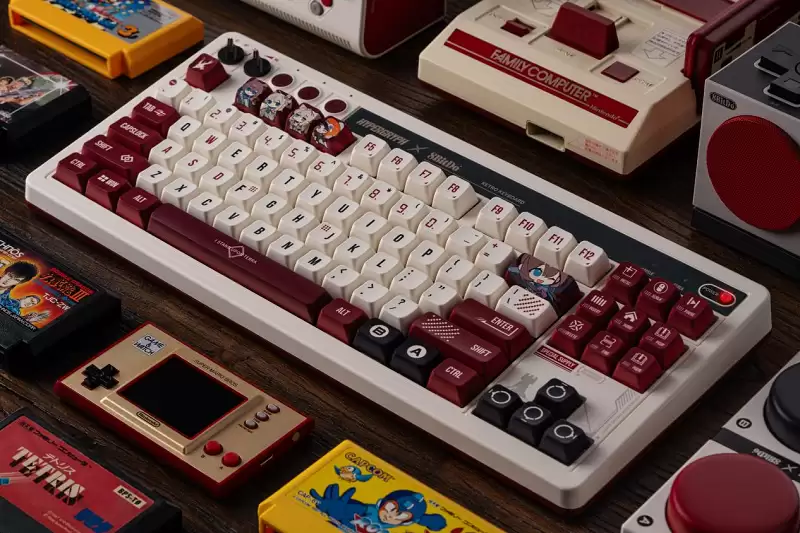 键入复古年味：八位堂 x 鹰角网络 新春联名周边套装正式发布