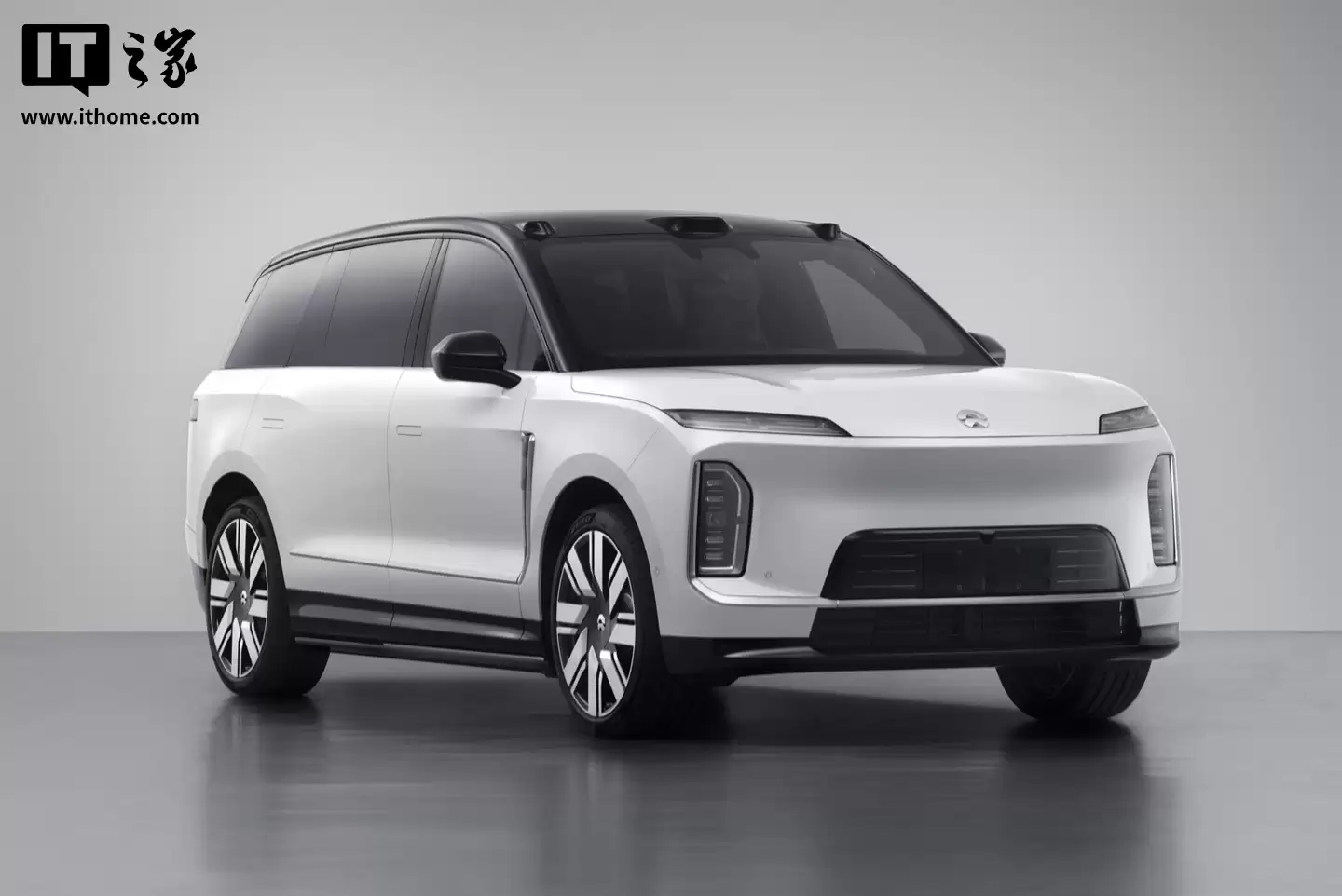 蔚来 ES9 旗舰 SUV 完成申报：车长超 5.3 米、双色车身 + 大饼轮毂，今年二季度发布