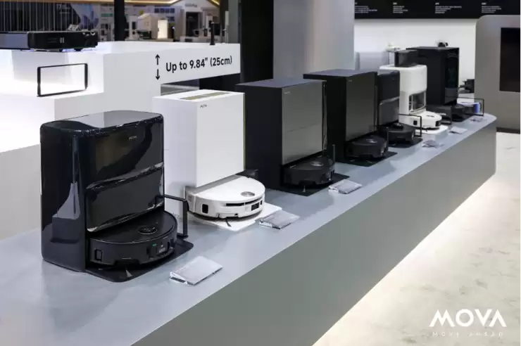 在CES现场,我看见一台MOVA扫地机飞上了“二楼”