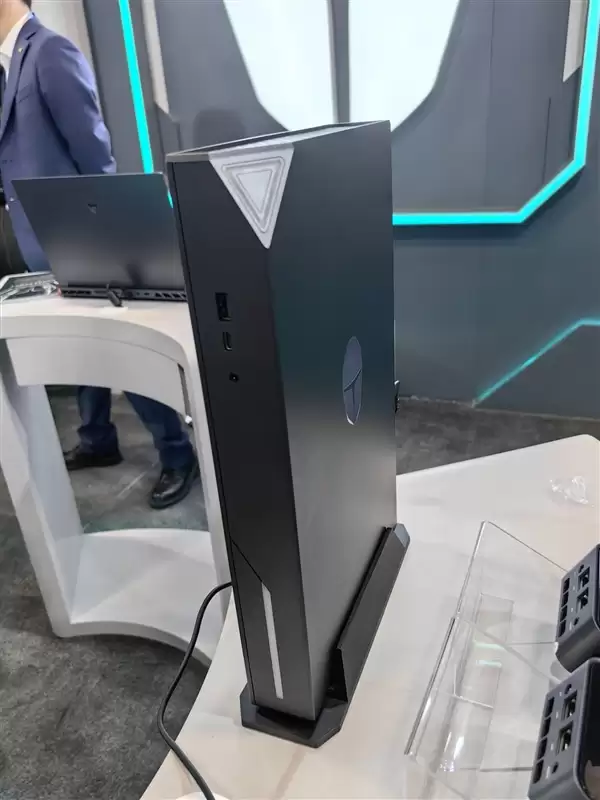 雷神MIX G2独显迷你主机亮相:行业首款Ultra 9 275HX + RTX 5090