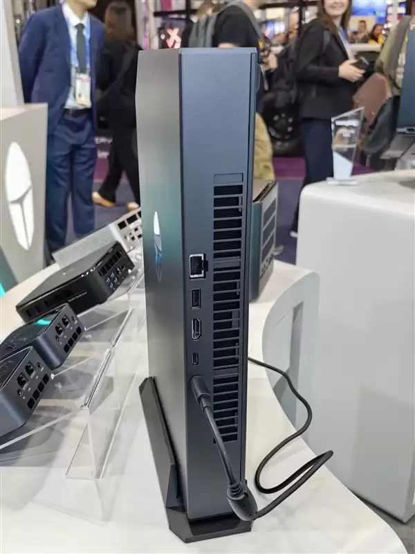 雷神MIX G2独显迷你主机亮相:行业首款Ultra 9 275HX + RTX 5090