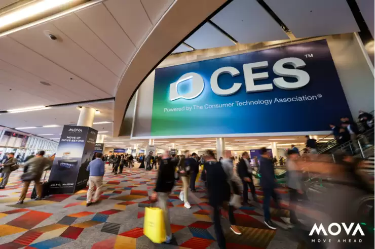 在CES现场,我看见一台MOVA扫地机飞上了“二楼”