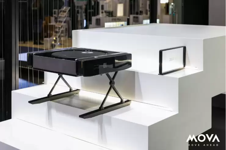 在CES现场,我看见一台MOVA扫地机飞上了“二楼”