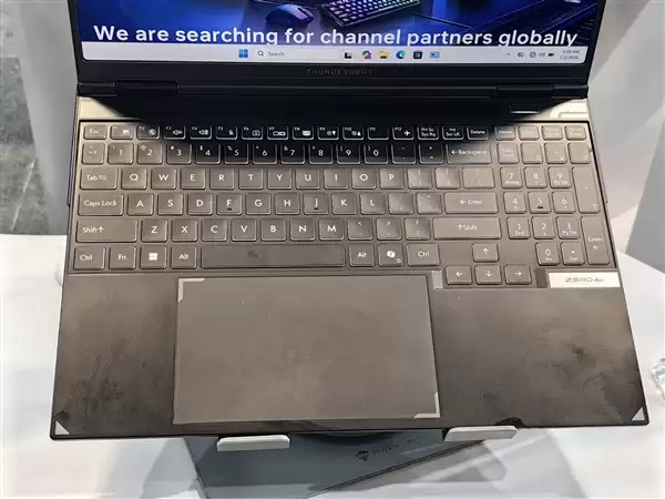 雷神ZERO Air轻薄游戏本实机首秀：仅1.58kg 160W双满血性能释放