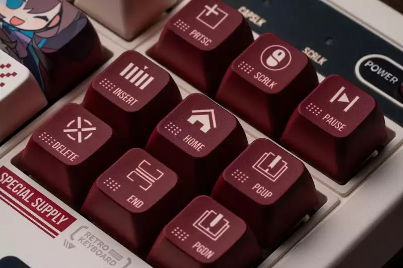 键入复古年味：八位堂 x 鹰角网络 新春联名周边套装正式发布