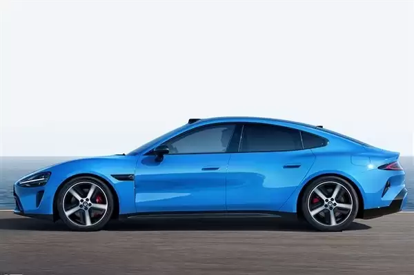 雷军直播发布全新小米SU7：续航里程900公里，起售价22.99万