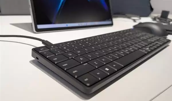 CES 2026:惠普把高性能主机塞进键盘,接显示器就能用