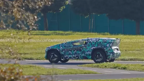 配全球最大挡风玻璃！沙特造车新势力首车首秀：造型太怪异