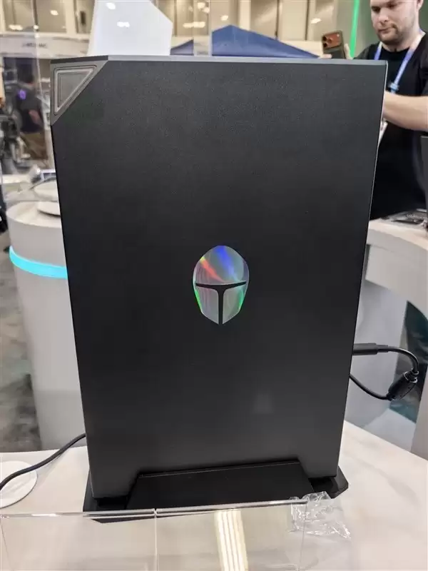 雷神MIX G2迷你主机发布：3.2L机身塞进RTX 5090LP