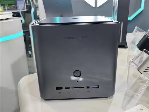 雷神MIX+STATION迷你主机亮相：搭载AMD AI Max+ 395处理器