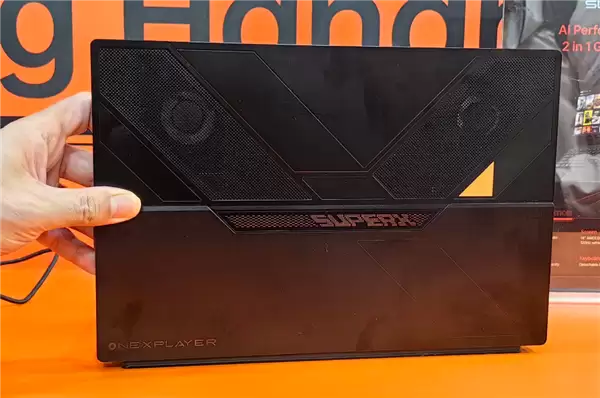 壹号本Super V二合一本领相CES：搭载酷睿Ultra X7 358H