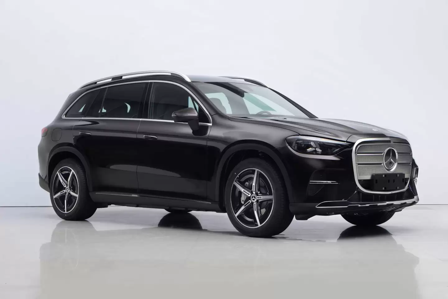 北京奔驰全新纯电 GLC 申报：大尺寸盾形格栅吸睛，国产专属加长轴距