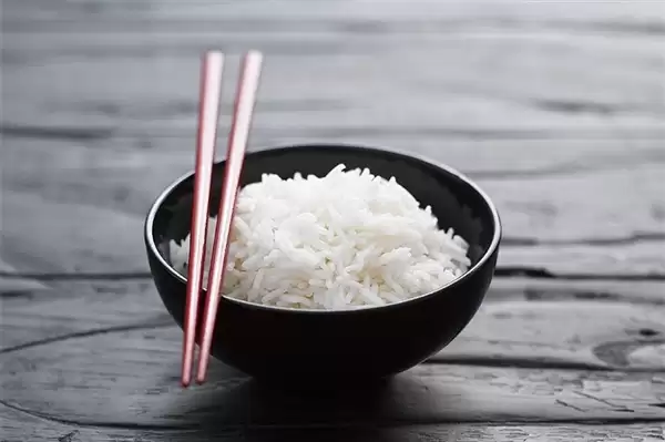 68元高铁盒饭被质疑是“隔夜饭”：为啥不能供应新鲜菜品