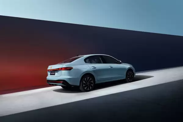 前脸升级+溜背造型！大众速腾S官图上线：1.5L/1.5T动力可选