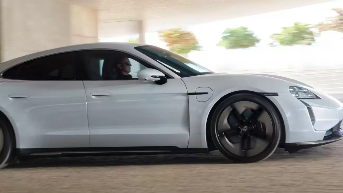 保时捷中国宣布召回 5 辆 Taycan 系列车型：座椅线束安装不规范，前排侧气囊存在安全隐患