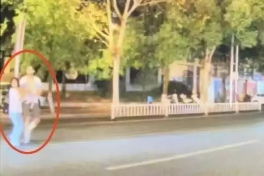 司机因为“鹦鹉学舌”和女友吵架 撞死一家三口 一审判了:死缓