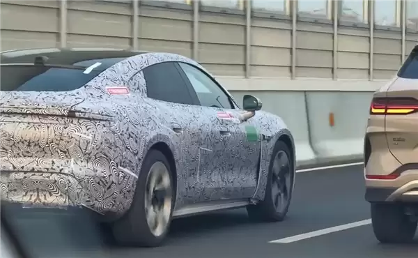 鸿蒙智行尚界Z7实车曝光：设计和保时捷“心有灵犀”