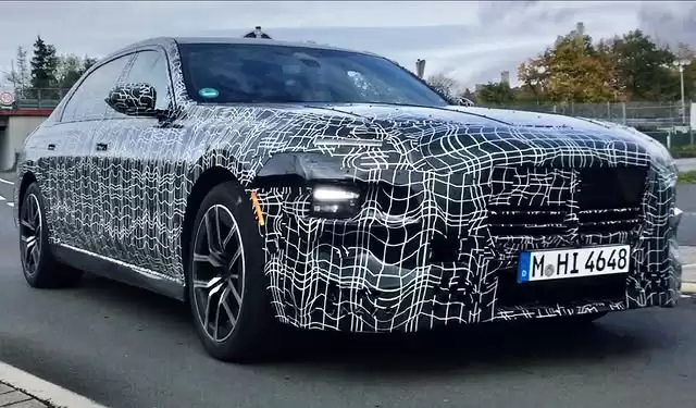 2027 款宝马 7 系中期改款轿车路测图曝光