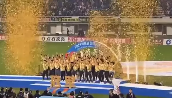 每人送一辆埃安UT！广汽埃安向“湘超”冠军永州队13人赠车