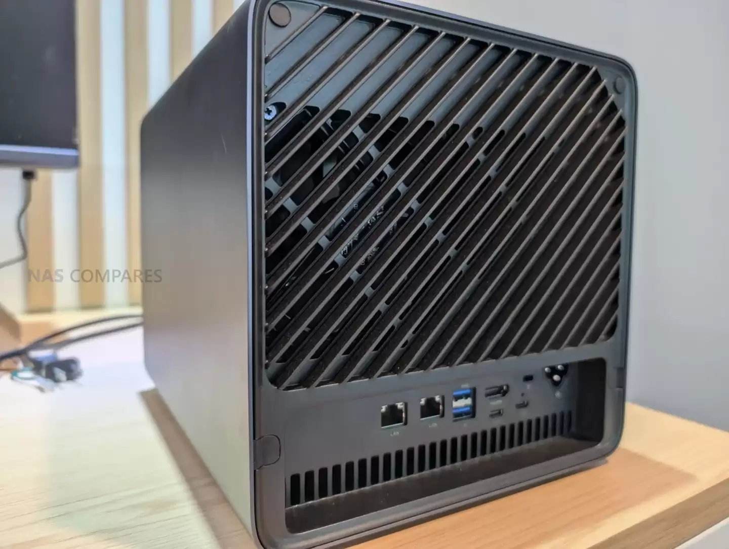 铭凡推出 N5 Air NAS 主机：支持 U.2 固态硬盘，搭载 AMD R7 255 处理器、10GbE + 5GbE 双网口