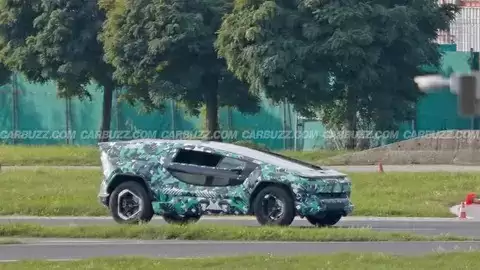 沙特Ceer首款SUV路测曝光：未来感设计引热议